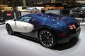 Salon de Genève 2010 - Bugatti Veyron Grand Sport bleu/blanc 3/4 arrière gauche