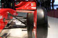 Salon de Genève 2010 - Ferrari F1 rouge rétroviseur droit debout