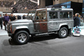 Salon de Genève 2010 - Land Rover Defender gris profil porte ouverte