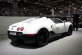 Bugatti Veyron Grand Sport blanc mate/noir 3/4 arrière droit penché