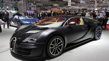 Bugatti Veyron Super Sport carbone/noir mate 3/4 avant gauche 2
