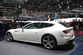 Ferrari FF blanc 3/4 arrière gauche