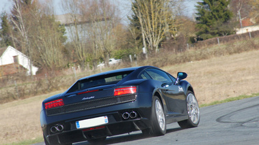 Lamborghini Gallardo LP560-4 noir 3/4 arrière droit penché