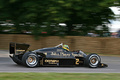 McLaren JPS, noire et or, latéral droit