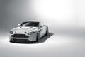 Aston Martin V8 Vantage GT4 blanc 3/4 avant gauche