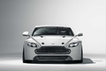 Aston Martin V8 Vantage GT4 blanc face avant