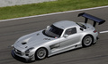 Mercedes SLS AMG GT3 gris 3/4 avant gauche filé vue de haut