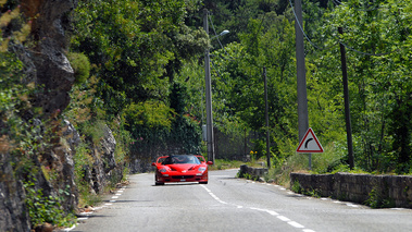 Ferrari F50 rouge face avant penché