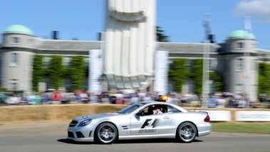 Goodwood Festival Of Speed 2011 - Mercedes SL63 AMG gris pace car F1 filé