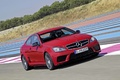 Mercedes C63 AMG Coupe Black Series rouge 3/4 avant droit travelling penché 2