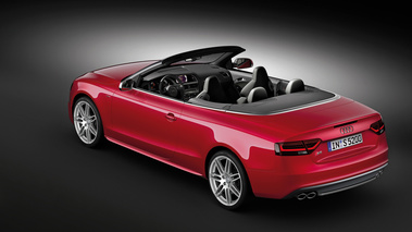 Audi S5 Facelift 2011 - cabrio rouge - 3/4 arrière gauche