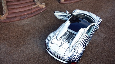 Bugatti Veyron Grand Sport L'Or Blanc 3/4 arrière droit vue de haut porte ouverte