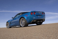 Chevrolet Corvette C6 ZR1 bleu 3/4 arrière gauche penché 2