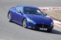 Maserati GranTurismo MC Stradale bleu 3/4 avant droit penché 