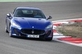Maserati GranTurismo MC Stradale bleu face avant penché