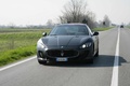 Maserati GranTurismo MC Stradale noir mate face avant travelling