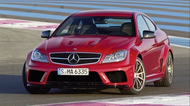 Mercedes C63 AMG Black Series - rouge - 3/4 avant gauche