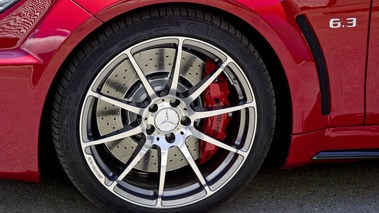 Mercedes C63 AMG Black Series - rouge - jante +  étriers