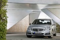Mercedes E500 gris 3/4 avant gauche