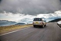 Range Rover beige 3/4 arrière droit travelling