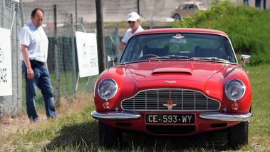 Autodrome Héritage Festival 2012 - Aston Martin DB6 rouge face avant