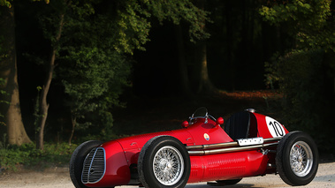 Maserati rouge 3/4 avant gauche 