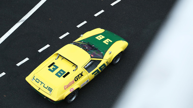 Coupes de Printemps 2015 - Lotus Europa jaune/vert 3/4 arrière droit vue de haut