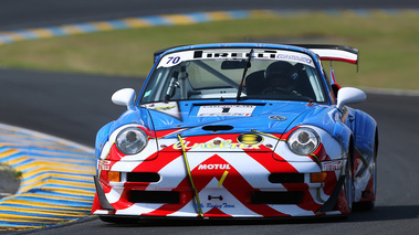 Le Mans Classic 2018 - Porsche 993 GT2 bleu face avant