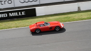Ferrari 250, rouge, action, profil droit