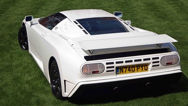 Bugatti EB110 SS blanc 3/4 arrière gauche