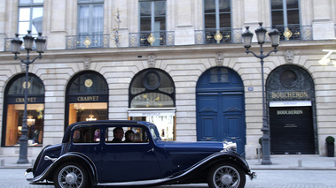 Traversée de Paris 2012 - Talbot-Lago bleu filé