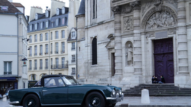Traversée de Paris 2012 - Triumph TR6 vert 3/4 avant droit