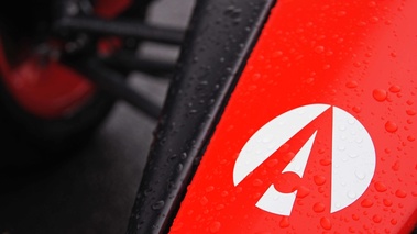 Autodrome Radical Meeting - Ariel Atom rouge logo capot