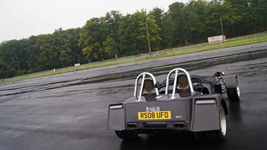 Autodrome Radical Meeting - Caterham Super 7 V8 anthracite 3/4 arrière droit penché