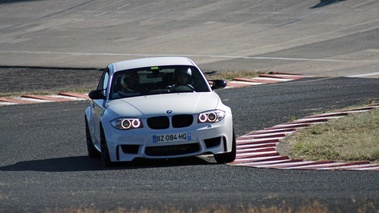 Autodrome Radical Meeting 2012 - BMW M1 blanc face avant