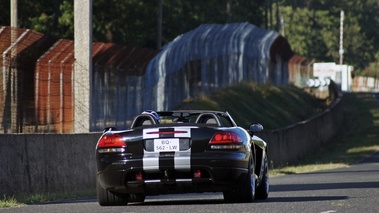 Autodrome Radical Meeting 2012 - Dodge Viper SRT-10 noir face arrière
