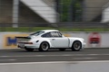 Porsche 911 Carrera 3.0 RSR blanc 3/4 arrière droit filé