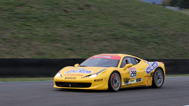 Ferrari Finali Mondiali 2011 - Mugello - 458 Challenge jaune 3/4 avant gauche filé