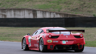 Ferrari Finali Mondiali 2011 - Mugello - 458 GT2 rouge 3/4 arrière gauche