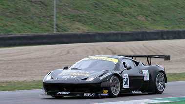 Ferrari Finali Mondiali 2011 - Mugello - 458 GT3 noir 3/4 avant gauche filé