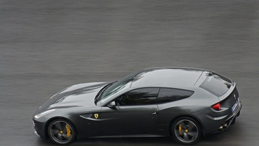 GT Prestige 2012 - Ferrari FF anthracite 3/4 arrière gauche filé