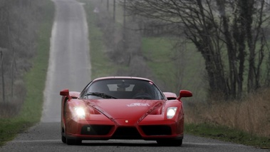 Ferrari Enzo rouge face avant 2