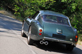 Aston Martin DB4 GT Zagato vert 3/4 arrière gauche travelling penché
