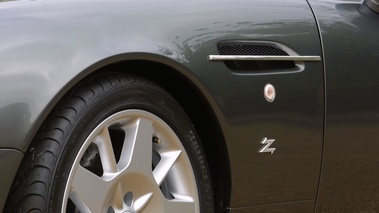 Aston Martin DB7 Zagato vert logo aile