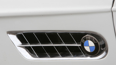 BMW 507 blanc aération aile avant