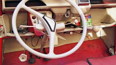 Citroën 2CV Google rouge tableau de bord