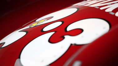 Musée Ferrari - 375 MM rouge logo capot
