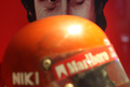 Musée Ferrari - casque debout