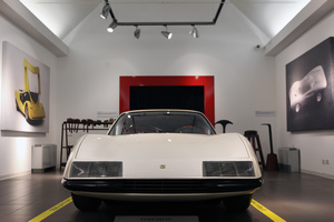 Musée Ferrari - P6 blanc vue de la face avant