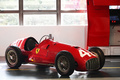 Musée Ferrari - rouge 3/4 avant droit